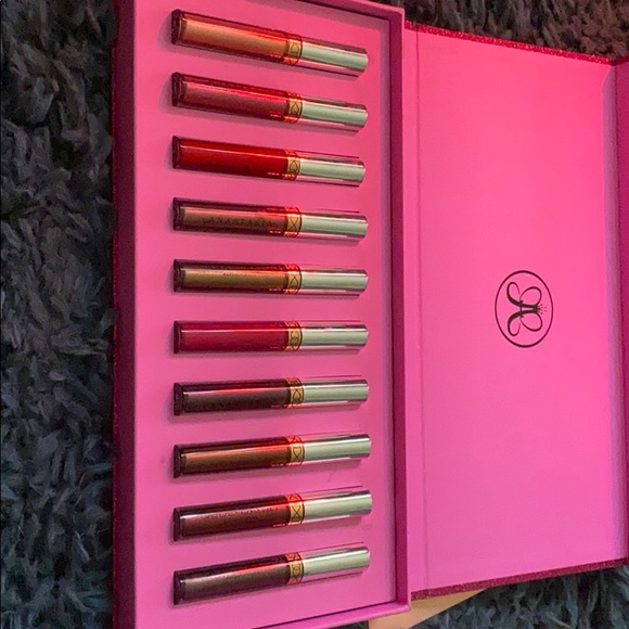 Anastasia - Picture 2 of 3